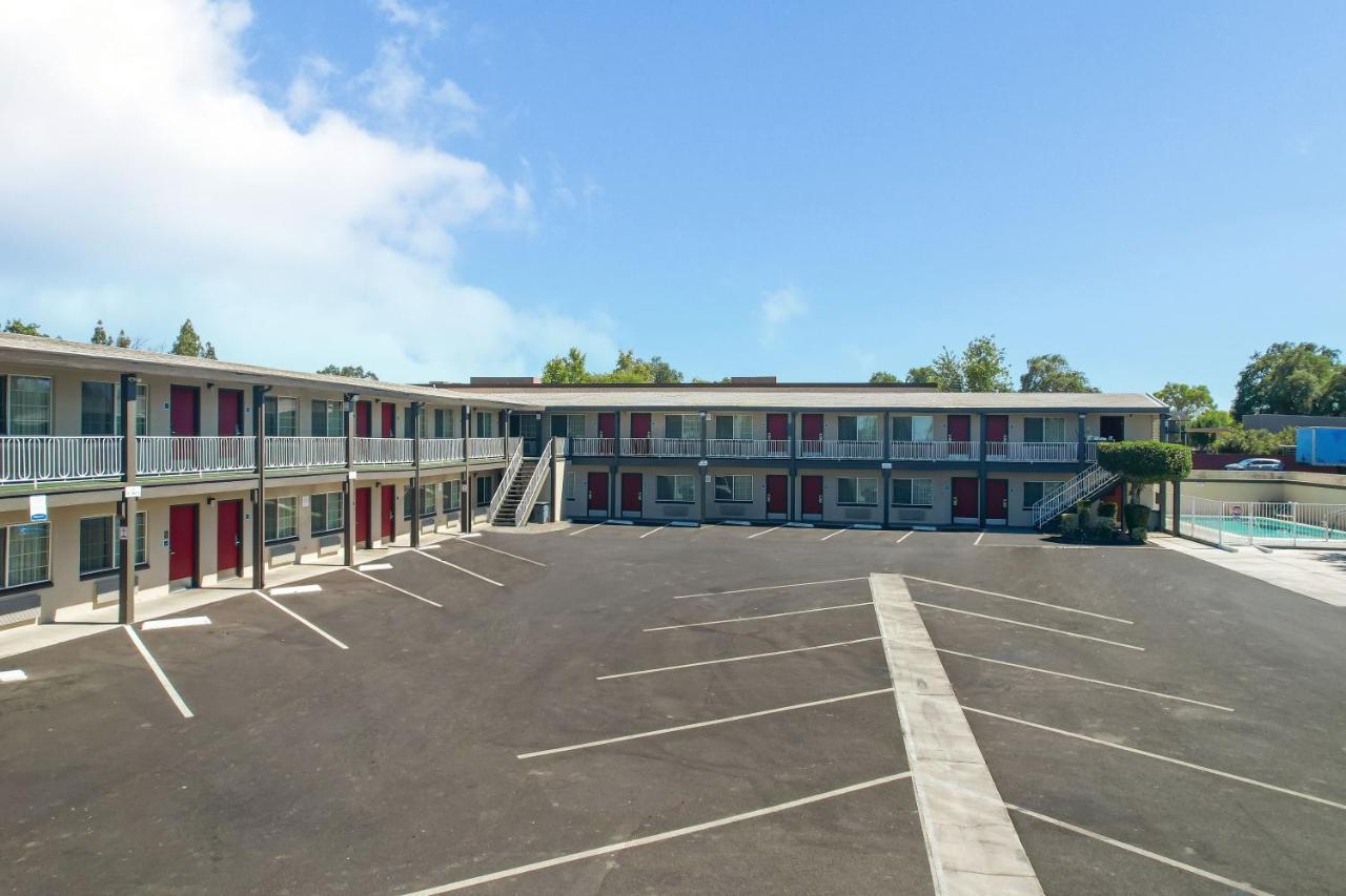 Econo Lodge Woodland Near I-5 Exterior photo