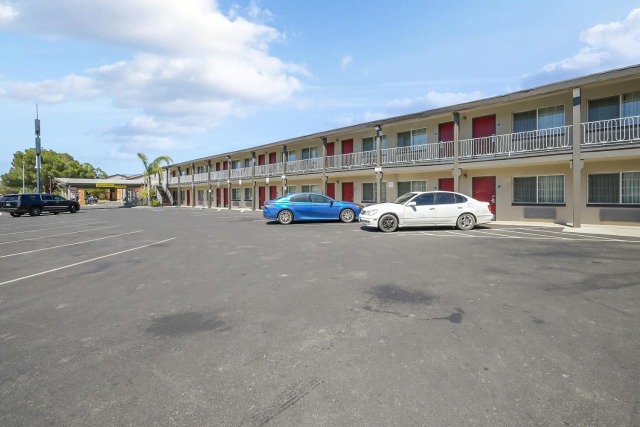 Econo Lodge Woodland Near I-5 Exterior photo