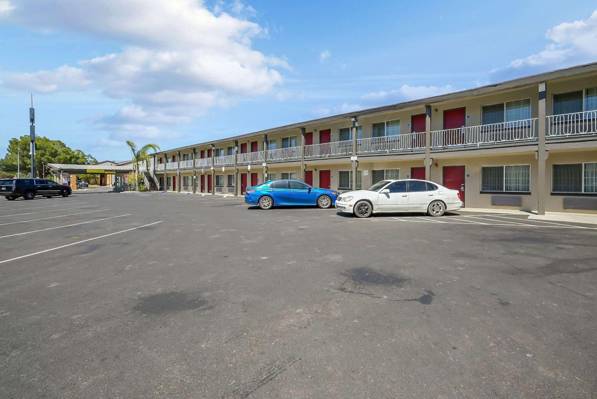 Econo Lodge Woodland Near I-5 Exterior photo